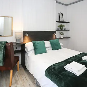 Hotel Oyo Queens Quarter, Belfast